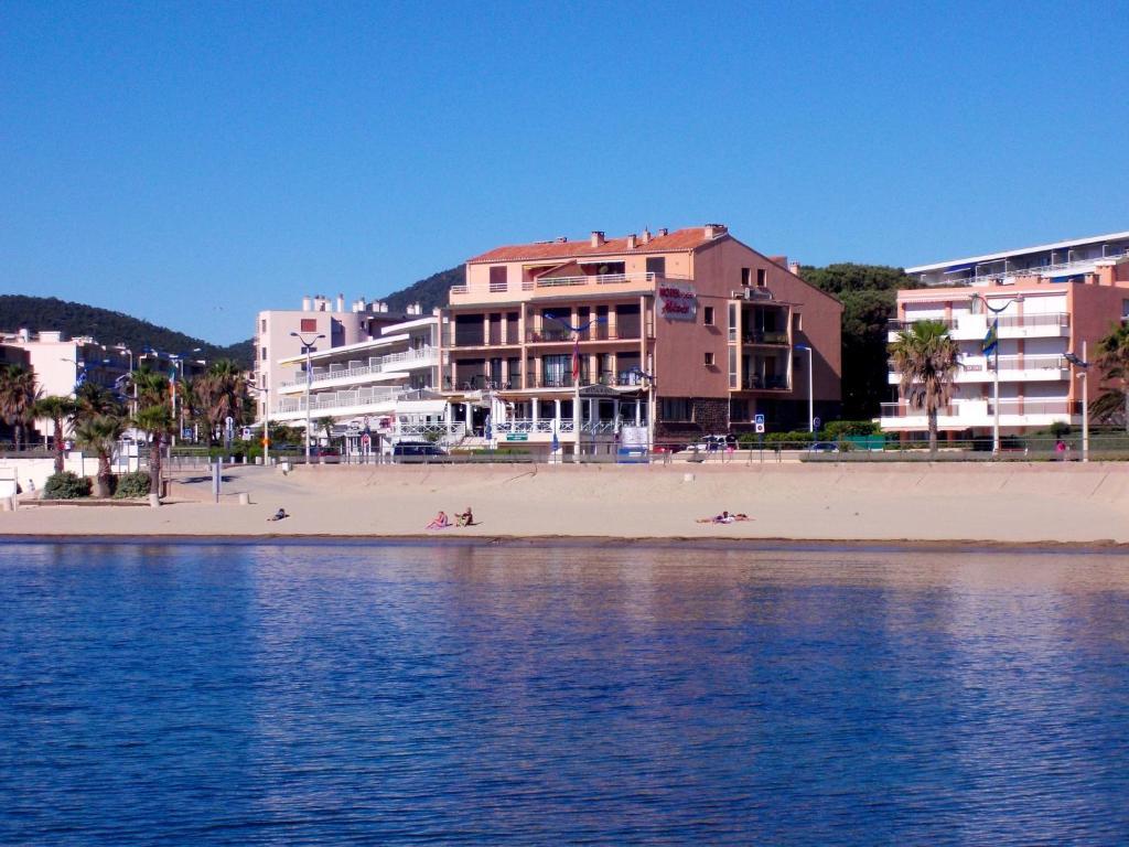 Hotel Les Alizes Cavalaire-sur-Mer Exterior photo