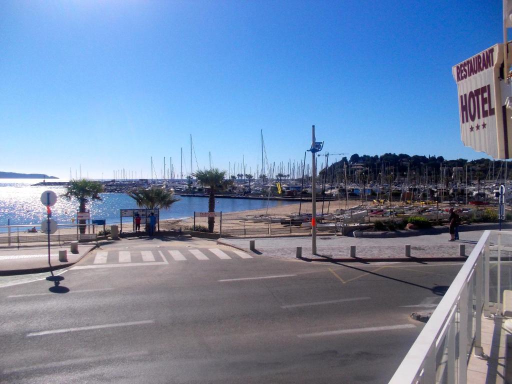 Hotel Les Alizes Cavalaire-sur-Mer Exterior photo